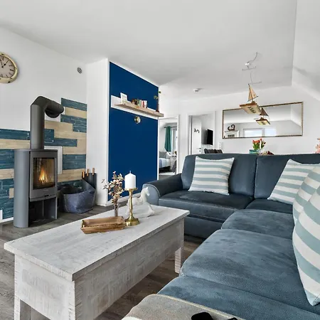 Glueck Apartment *